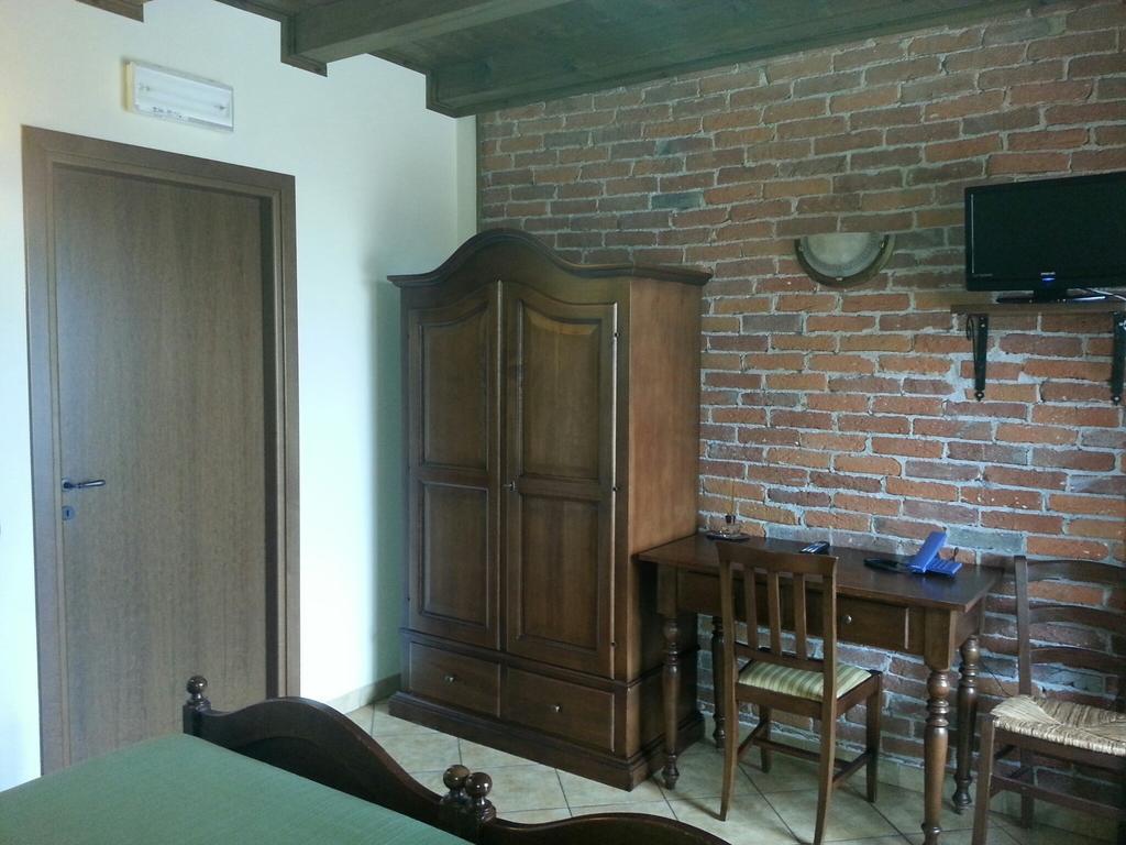 Agriturismo Cascina Del Peso Leini Phòng bức ảnh